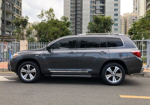 從親戚手里買輛漢蘭達,2.7l七座,清洗干凈后依舊很漂亮