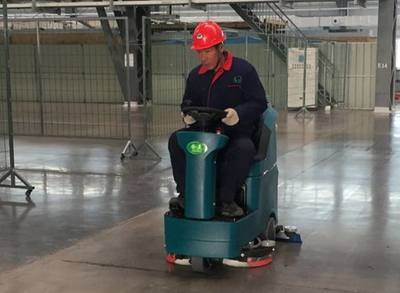 工廠用洗地機什么牌子好?大企業(yè)都在用這個品牌